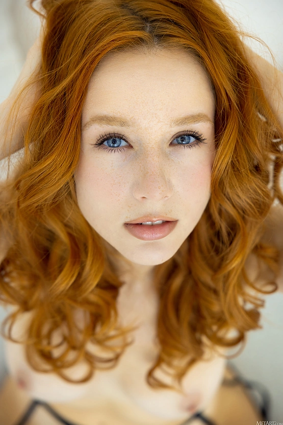 Lila Rouge - Mesmerizing Gaze